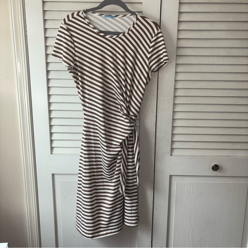 J McLaughlin Catalina Cloth Tie Dress M Brown White Stripe Travel - Picture 2 of 6